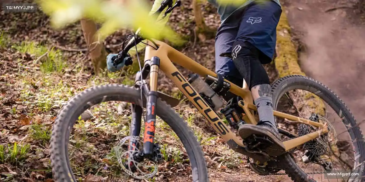 EMC易倍官网穿上战靴，驰骋绿茵，每一次拼抢都是对胜利的渴望⚽